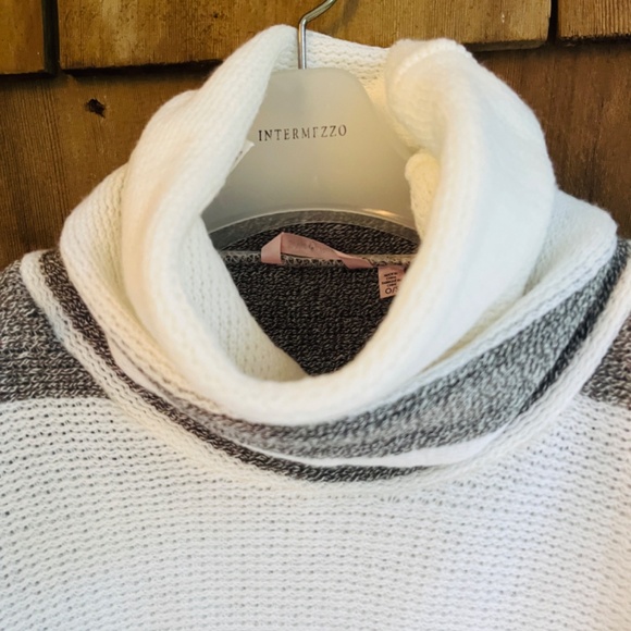 La Vie En Rose Colour Block White Grey Knitted Turtleneck Poncho One Size - Picture 6 of 14
